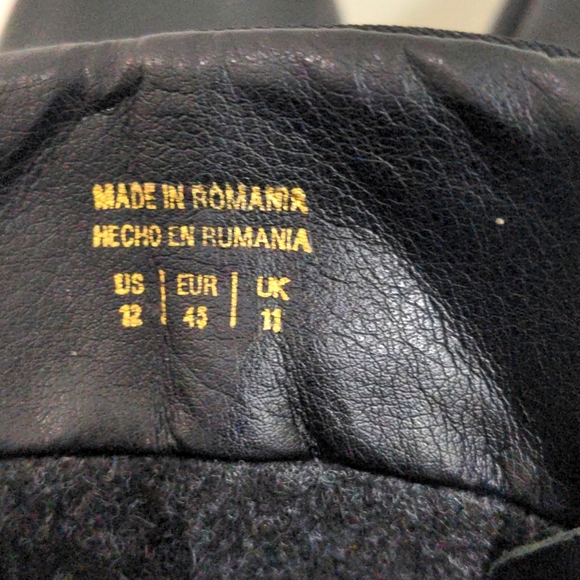 Waterproof lace up boots - Picture 4 of 10